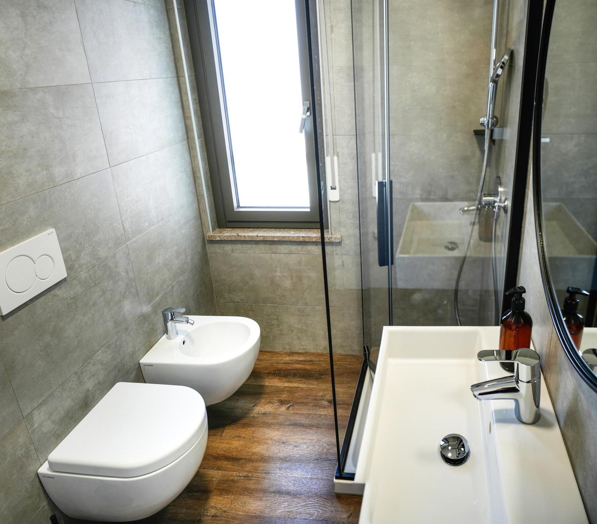 Family Room Private Bathroom